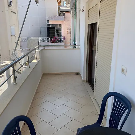 شقة Berti Apartament ساراندا